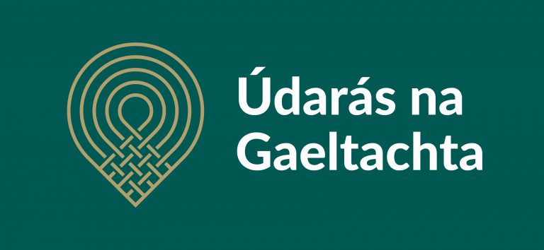 &Uacute;daras na Gaeltachta logo with green background